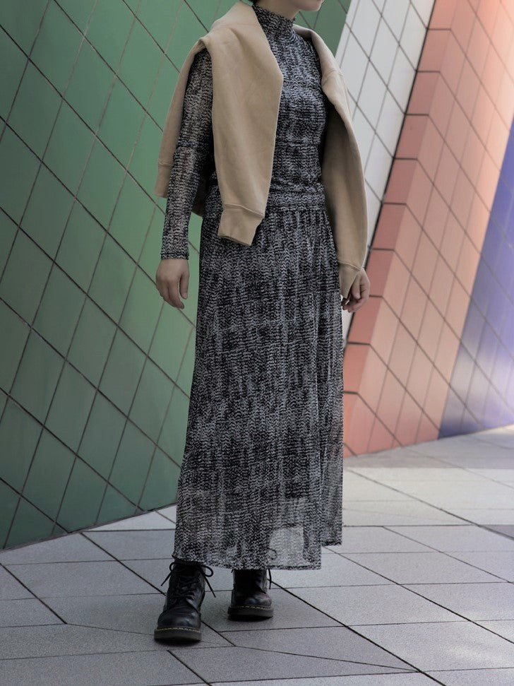 Monochrome power long skirt